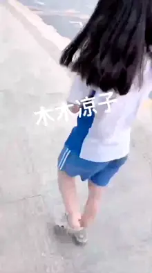 援交高中女生翘课穿着校服出来兼职赚钱