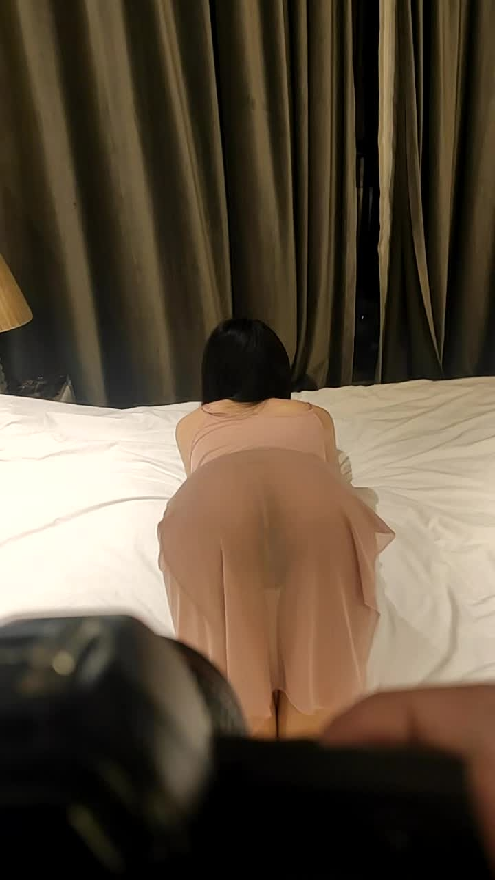 2023-11-12模特写真拍摄丶探花高价约极品模特苗条身材妹妹摆弄各种姿势拍摄特写肥唇骚穴